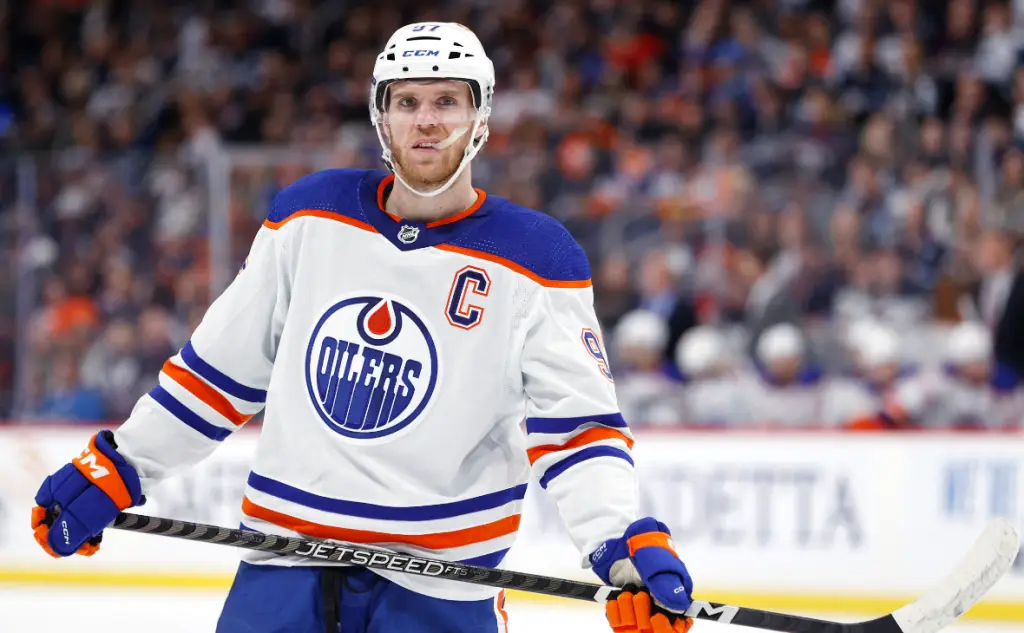 نظام السوق: كيف يتم تحديد رواتب لاعبي هوكي الجليد في دوري الهوكي الوطني (NHL)